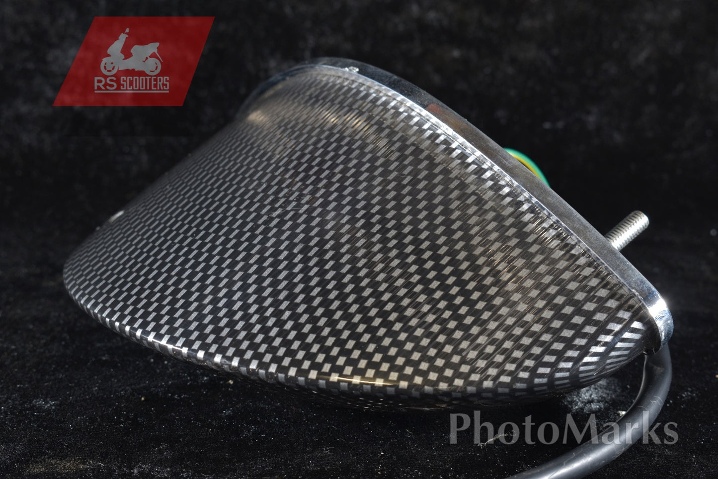 Rücklicht Carbonoptik mit Kabel Yamaha Aerox / MBK Nitro