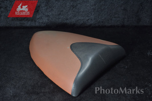 Soziussitz Original Sozius rot / schwarz - Aprilia SR50R