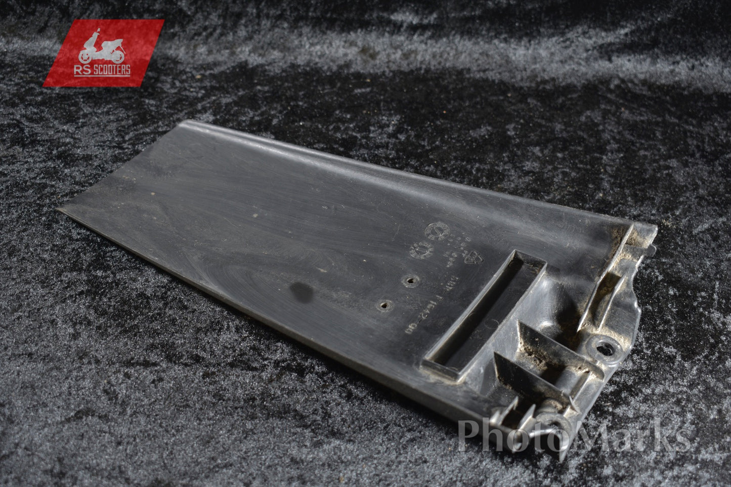 Kennzeichenhalter ( Spritzschutz ) Original für Yamaha Aerox / MBK Nitro