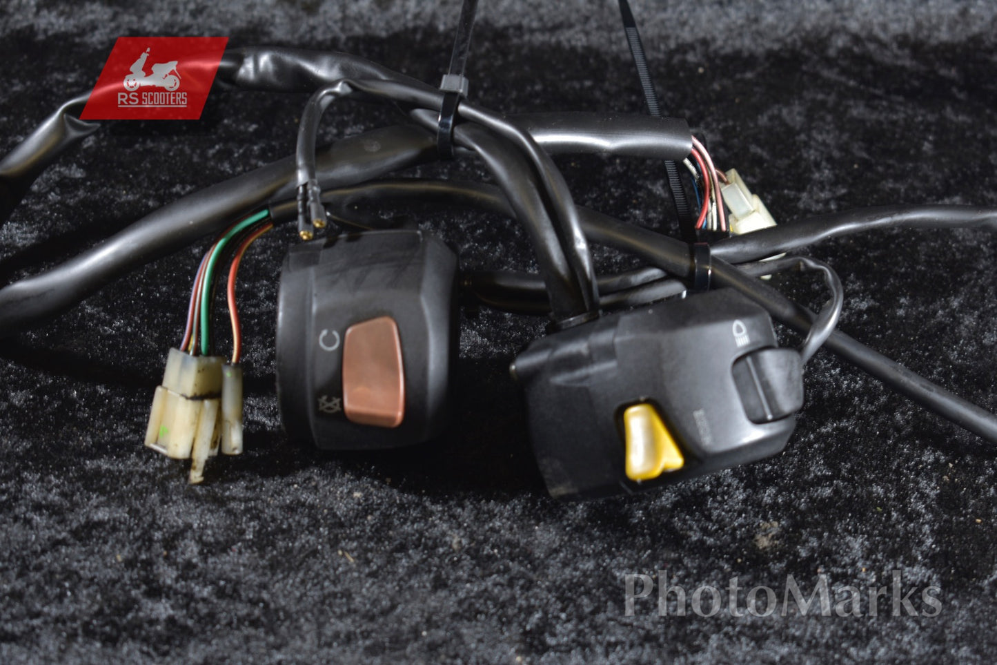 Armaturen links und rechts Original Aprilia SR50 R ( Vergaser )