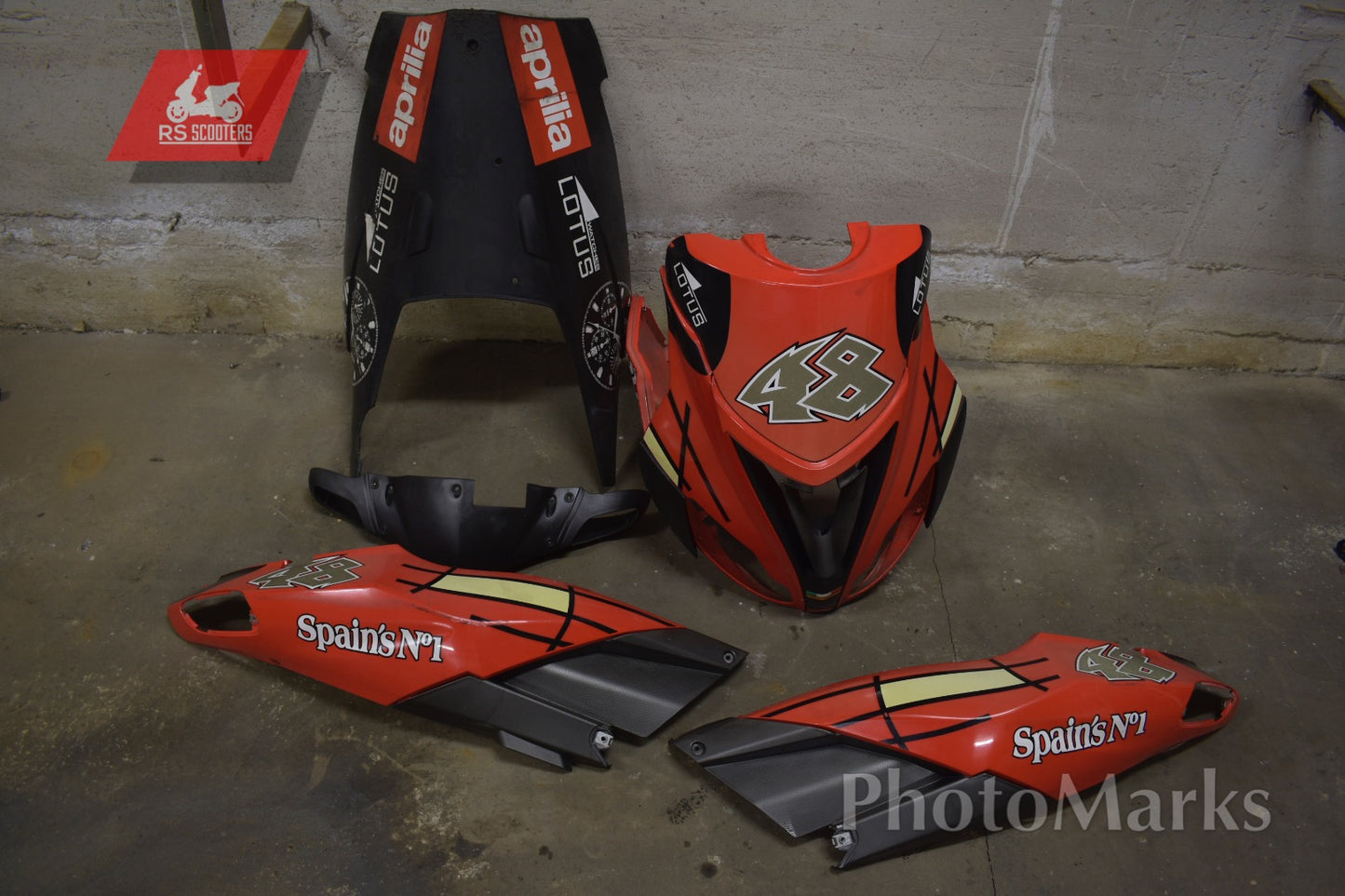 Verkleidung Spains No. 1 Aprilia SR50 R Sonderedition Original